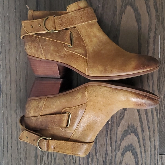 Clarks Artisan distressed ankle boots womens  size - Picture 7 of 11